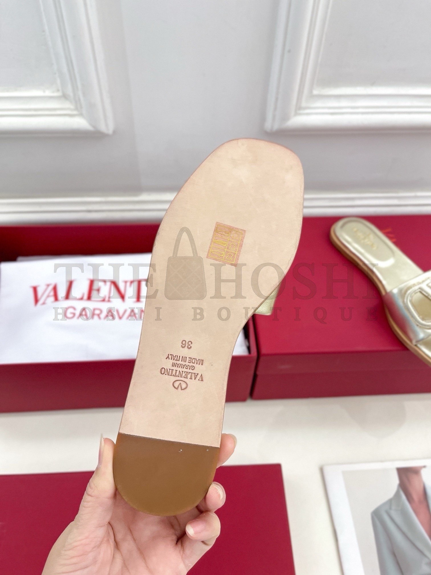 Va1e*ntin0 VLogo Cut-out Slide Sandals in Gold Metallic Leather Master Quality