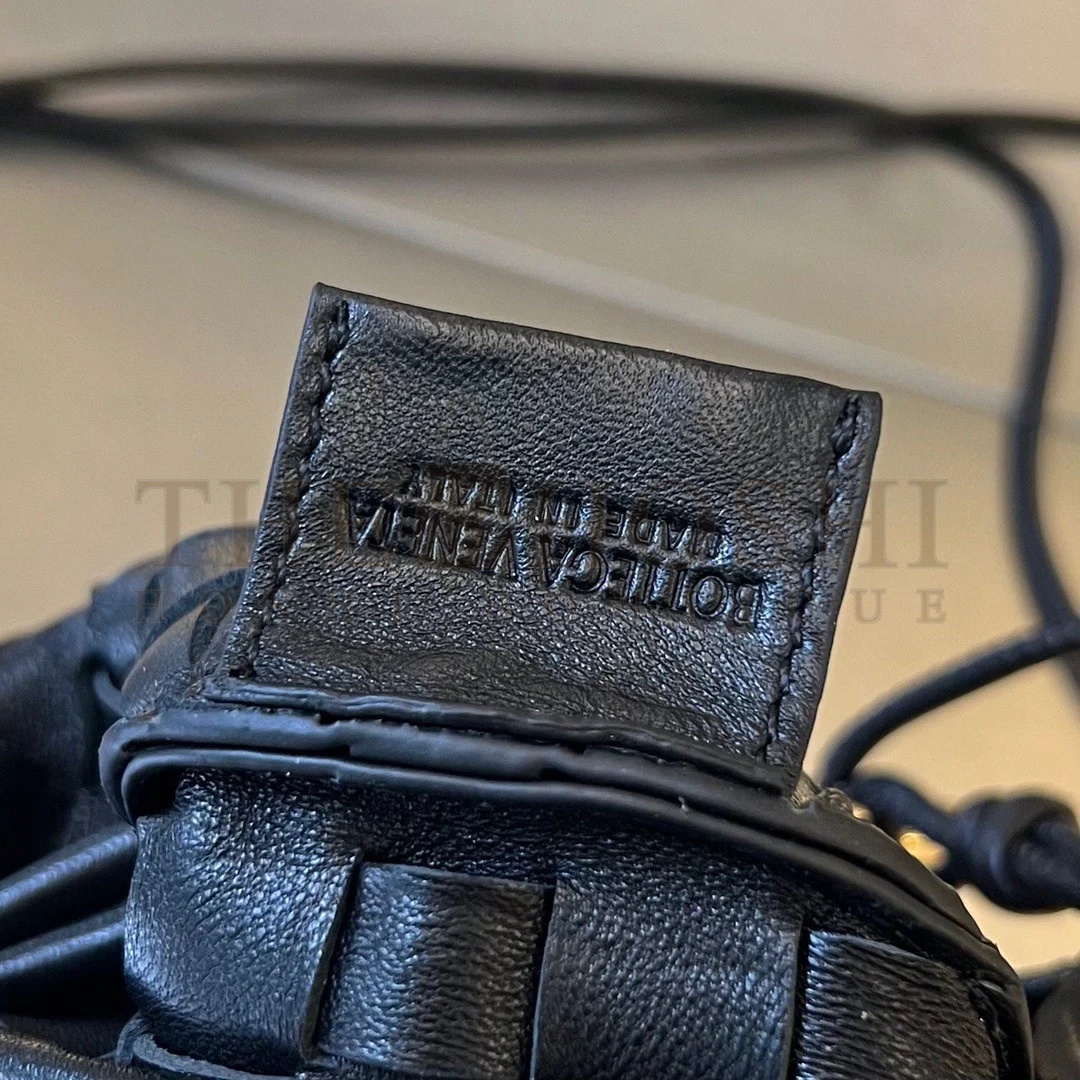 B0tt*ga Ven*ta Sardine Mini Bag In Black Intrecciato Lambskin Master Quality