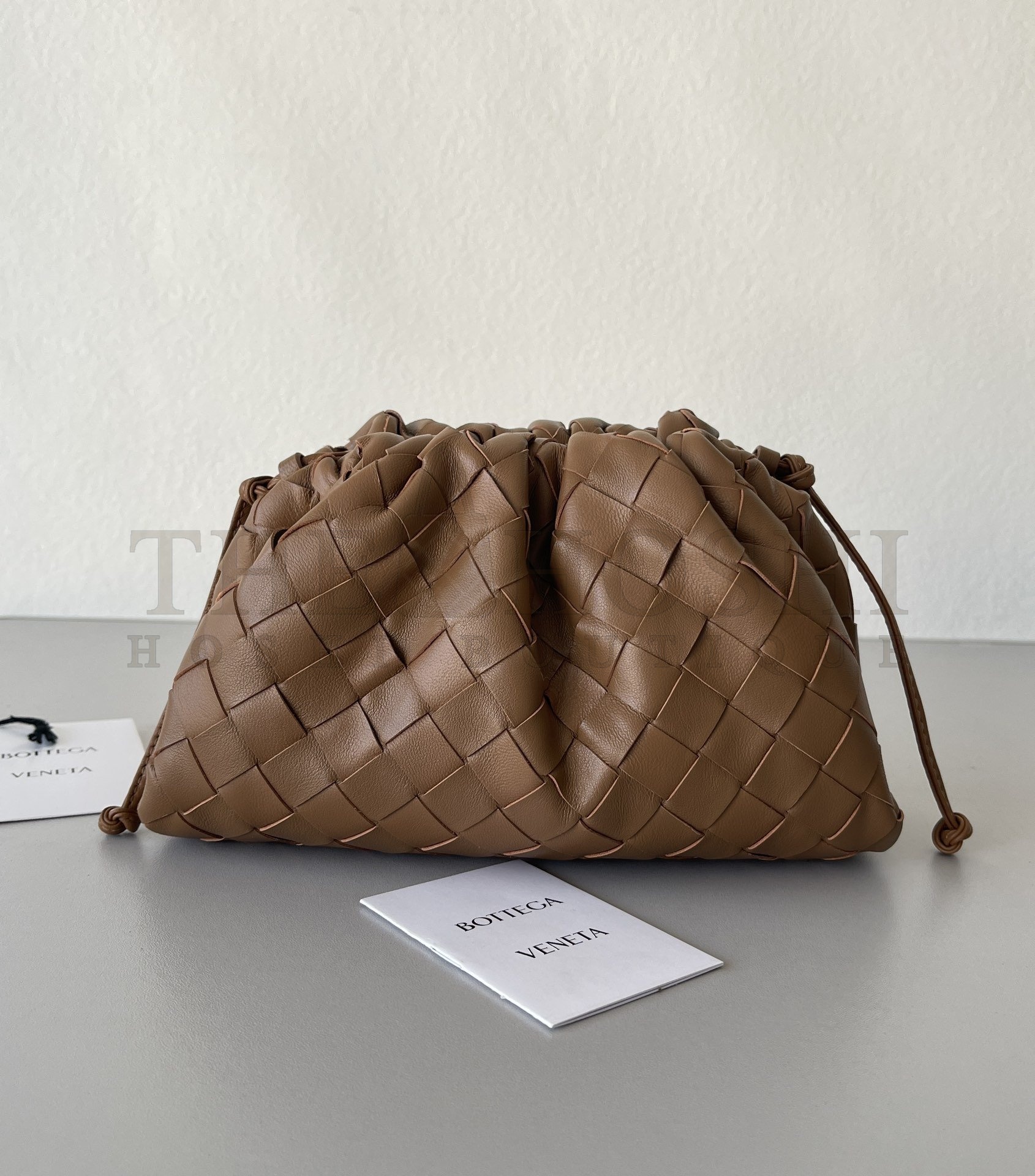 B0tt*ga Ven*ta BV The Pouch Intrecciato Mini Bag In Blue REAL LEATHER SIZE:22*12*7CM Master Quality