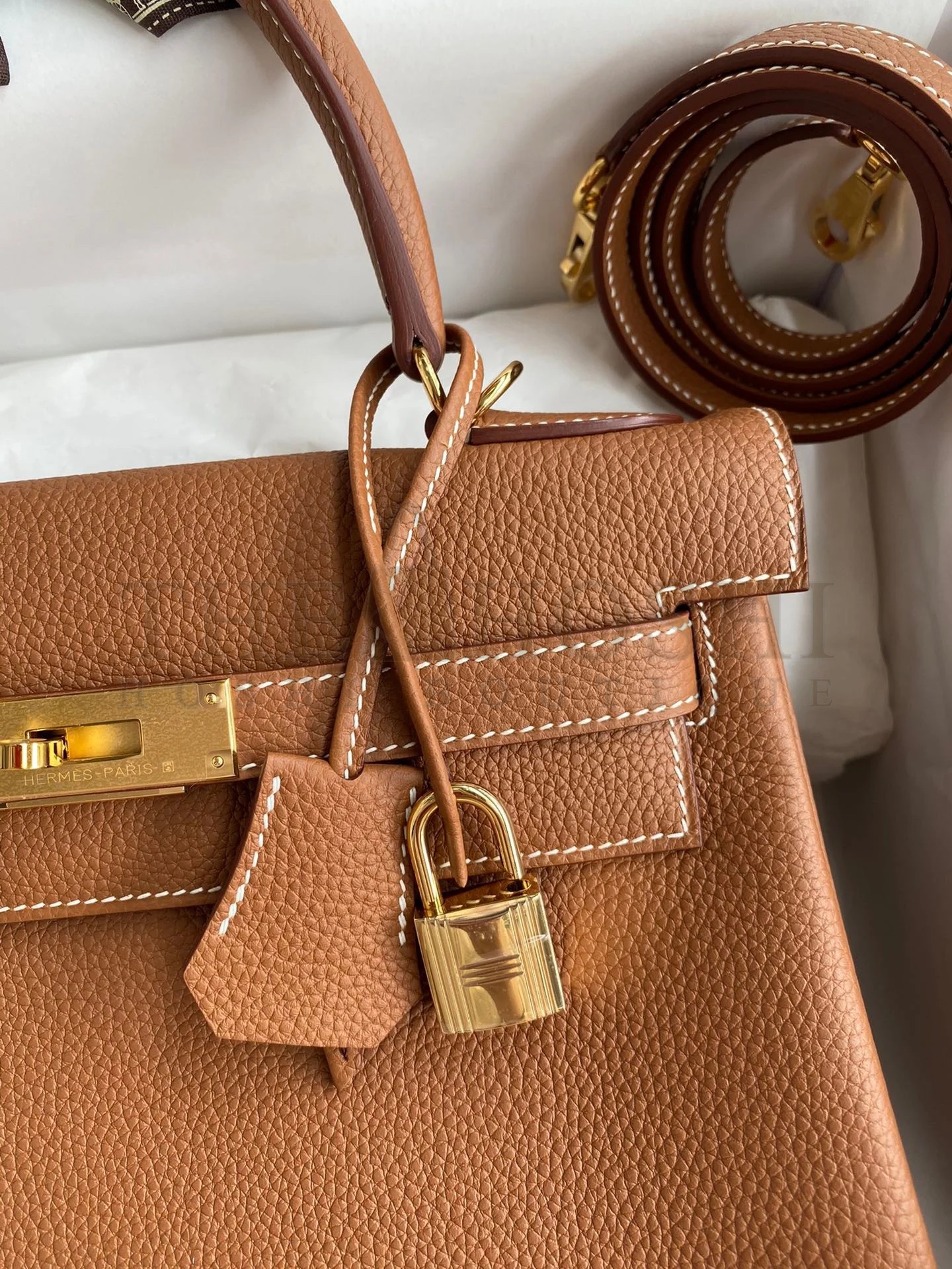 H**me5 Kelly Retourne 28 Handmade Bag In Gold Clemence Leather Master Quality