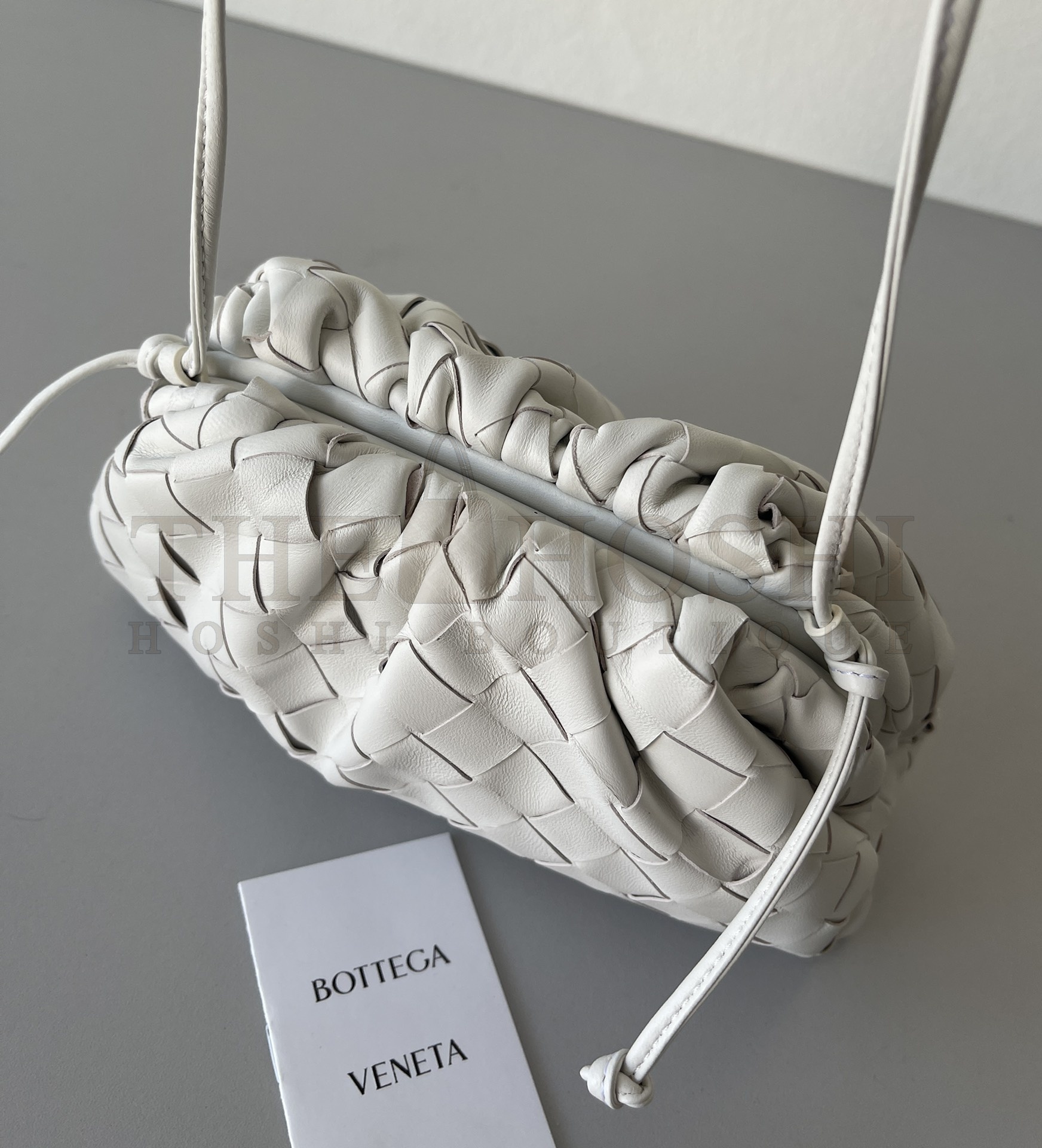 B0tt*ga Ven*ta BV The Pouch Intrecciato Mini Bag In Blue REAL LEATHER SIZE:22*12*7CM Master Quality