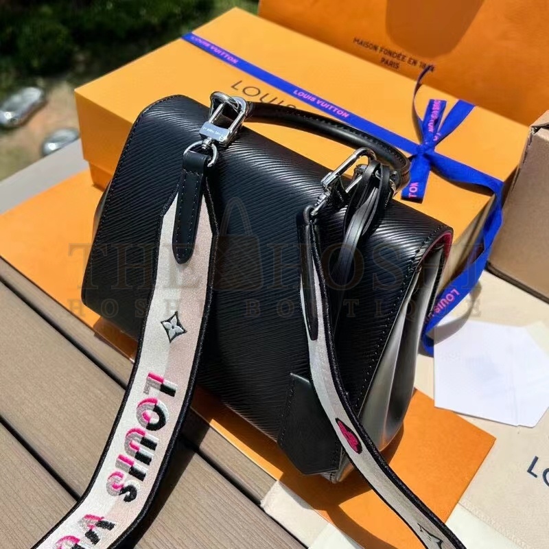 L0vis Vvtt0n LV Women Cluny Mini Handbag Black Epi Grained Cowhide Leather Master Quality