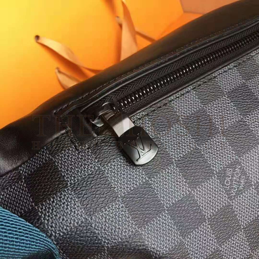 L0vis Vvtt0n LV Men Discovery Bumbag in Damier Graphite Canvas-Grey Master Quality