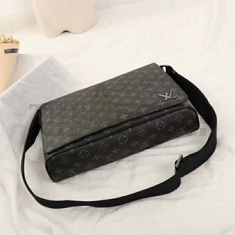 L0vis Vvtt0n LV Men District MM Bag in Monogramme Eclipse Canvas-Grey Master Quality