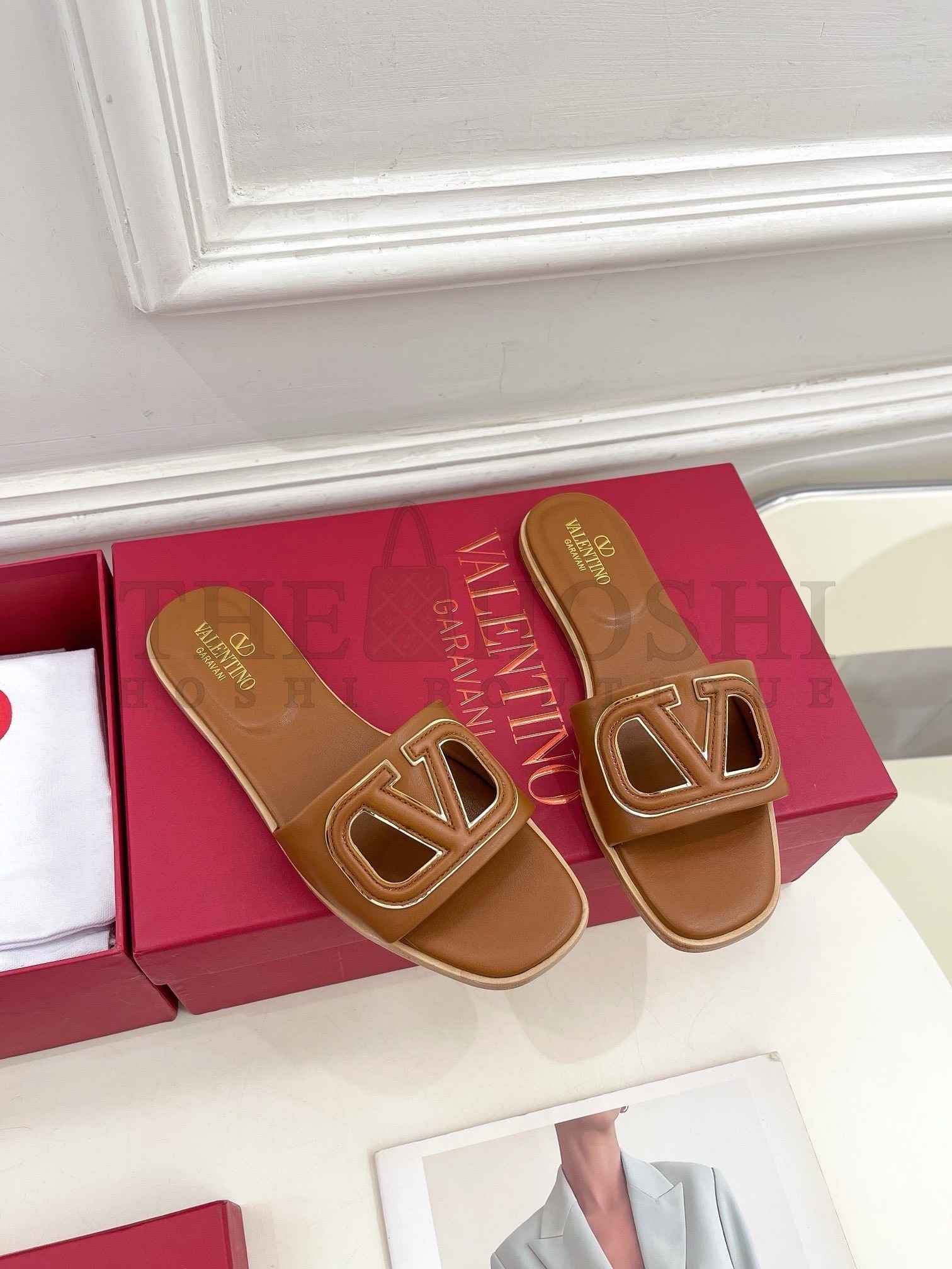 Va1e*ntin0 VLogo Cut-out Slide Sandals in Brown Leather Master Quality