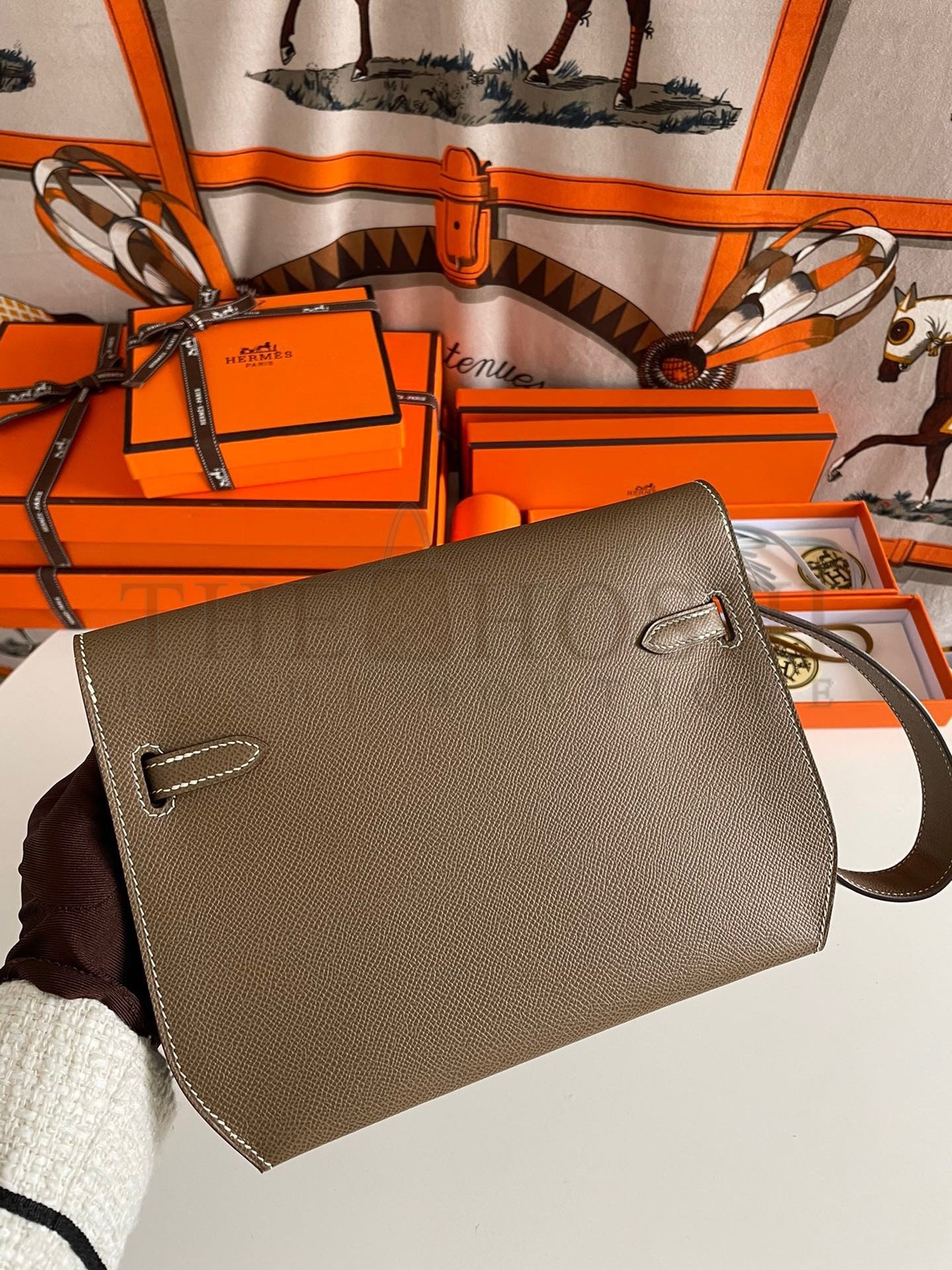 H**me5 Kelly Depeches 25 Pouch in Taupe Epsom Calfskin Master Quality