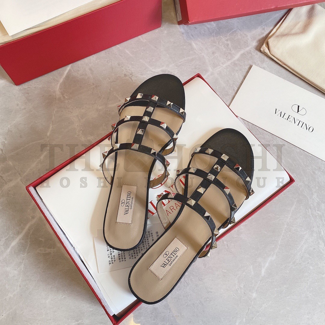Va1e*ntin0 Garavani Rockstud Flat Sandals In Black Calfskin Master Quality