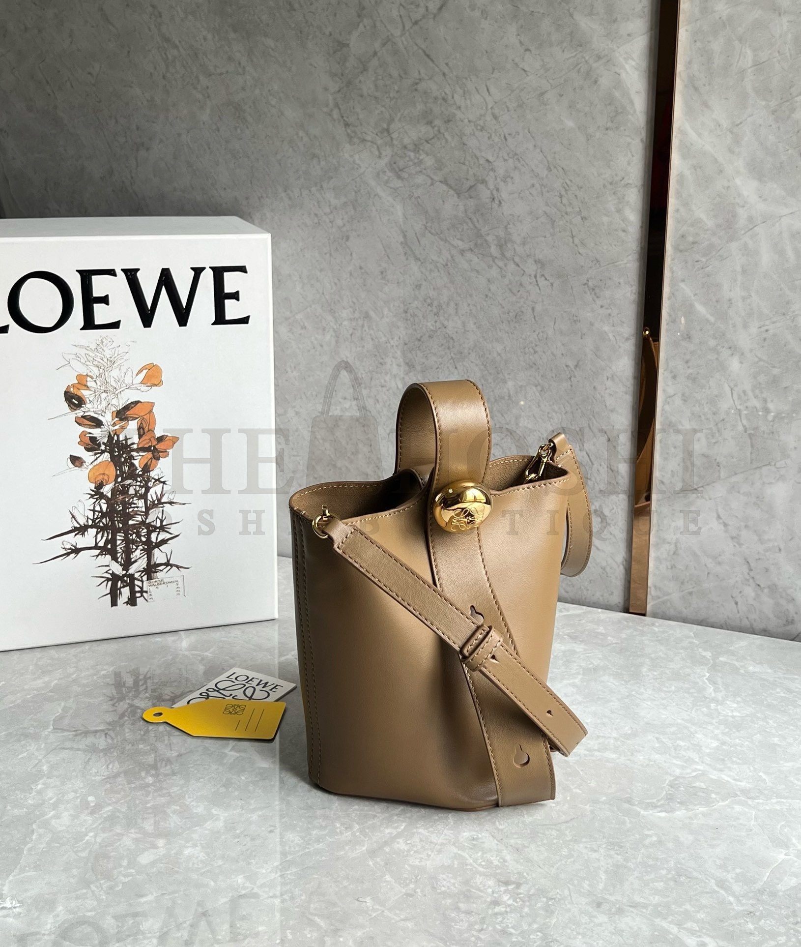 L0ew* Mini Pebble Bucket Bag in Oak Calfskin Master Quality