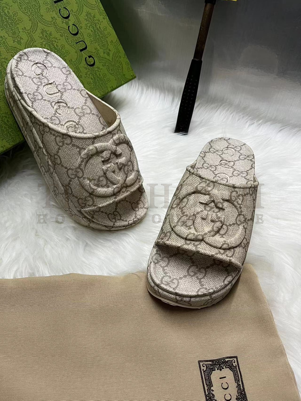 Gvc*1 sandals WOMEN