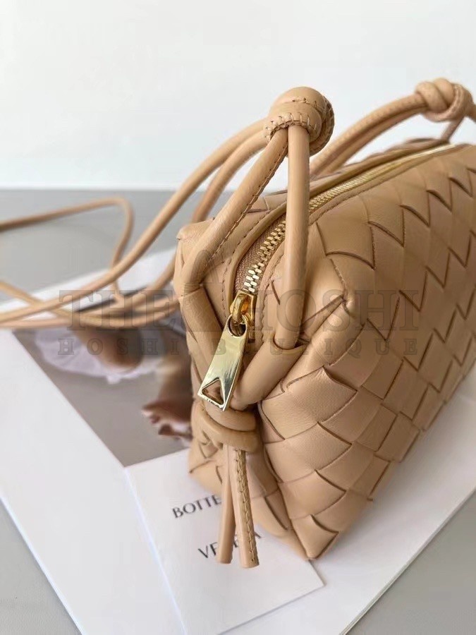 B0tt*ga Ven*ta Mini Loop Bag In Beige Intrecciato Lambskin Master Quality
