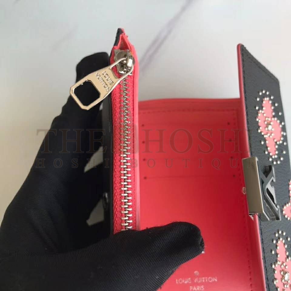 L0vis Vvtt0n LV Women Capucines Compact Wallet Taurillon Leather-Pink Master Quality