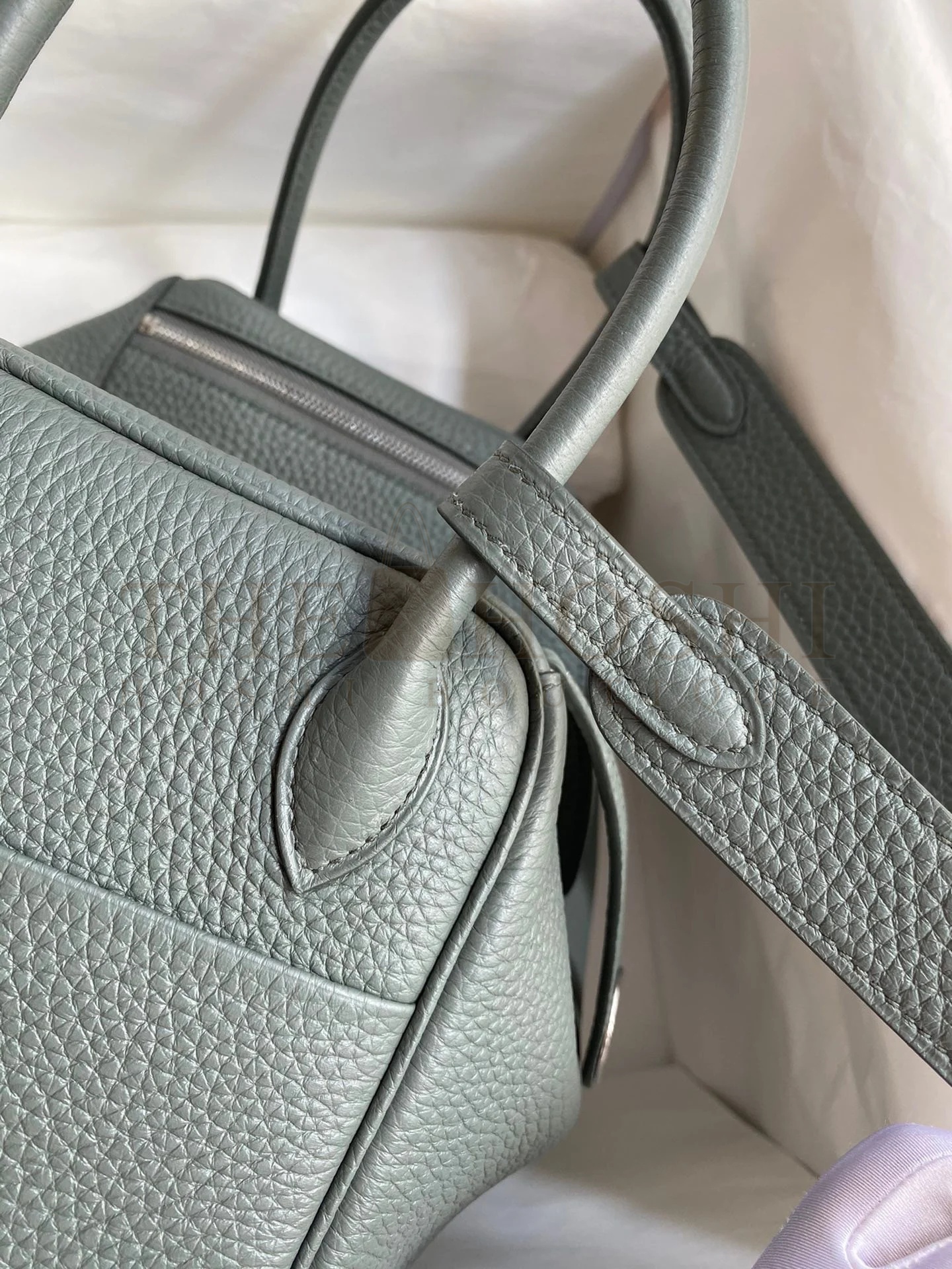 H**me5 Lindy 26 Handmade Bag In Vert Amande Clemence Leather Master Quality