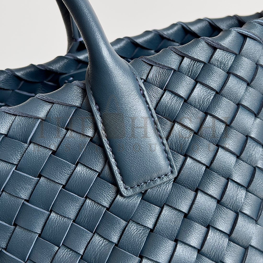 B0tt*ga Ven*ta Cabat Mini Bag In Navy Blue Intrecciato Lambskin Master Quality