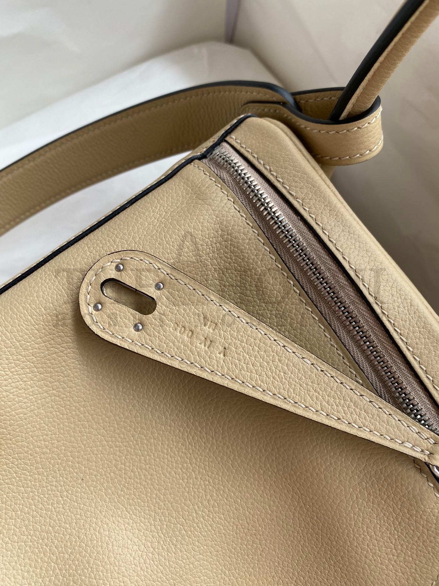 H**me5 Lindy 26 Handmade Bag In Trench Clemence Leather Master Quality
