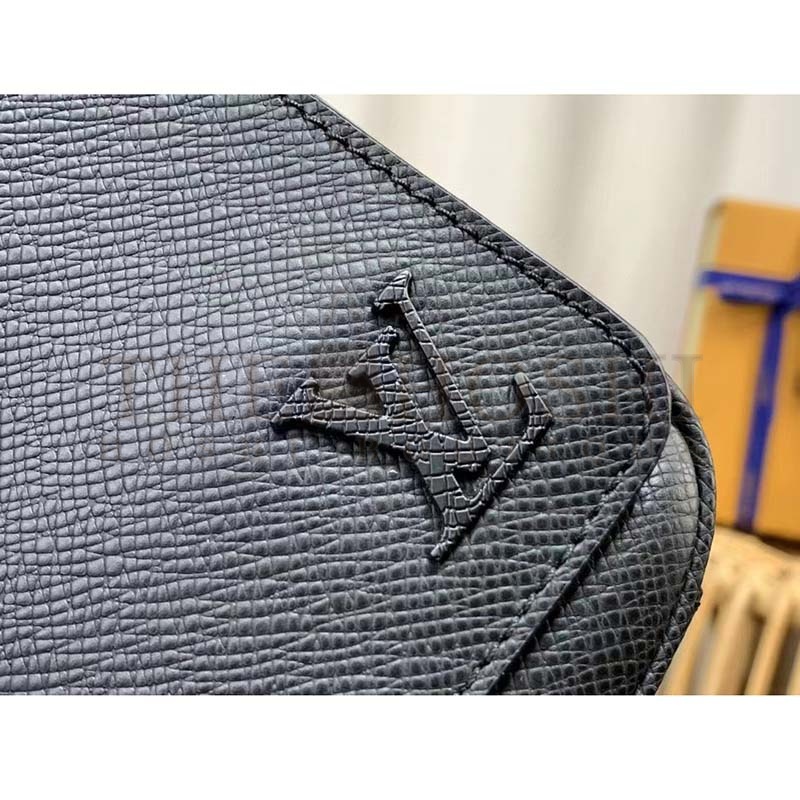 L0vis Vvtt0n LV Men District PM Bag Black Taiga Cowhide Leather Master Quality