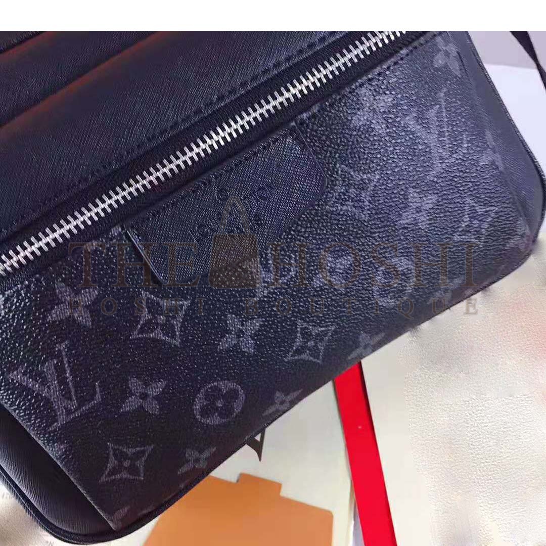 L0vis Vvtt0n LV Men Outdoor Messenger Bag in Taïga Leather with Monogram Canvas-Black Master Quality