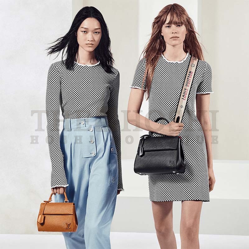L0vis Vvtt0n LV Women Cluny Mini Handbag Black Epi Grained Cowhide Leather Master Quality