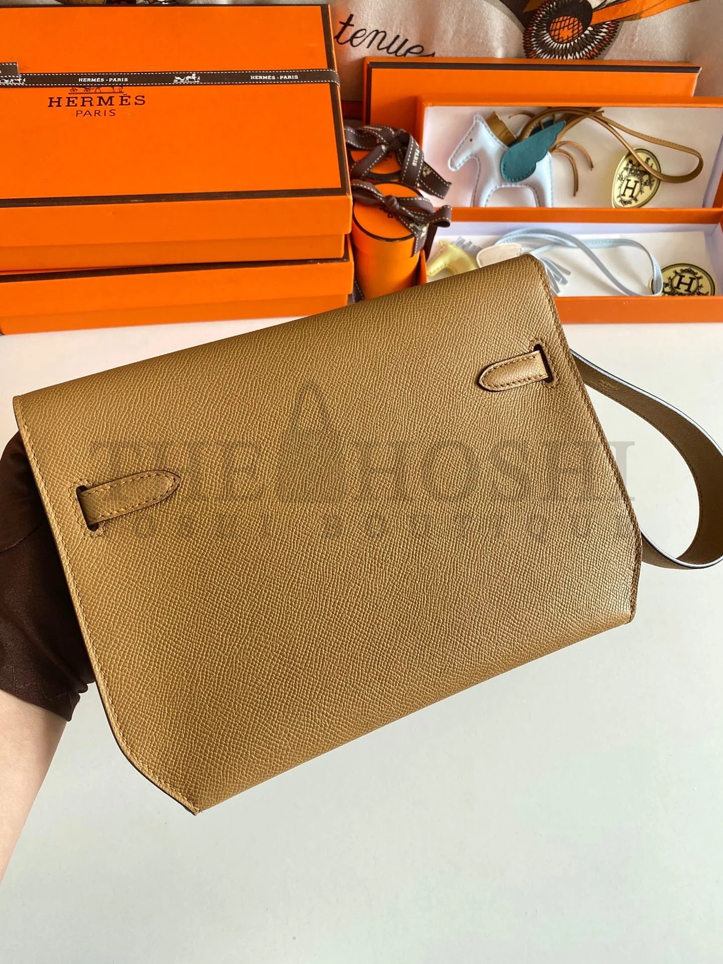 H**me5 Kelly Depeches 25 Pouch in Sesame Epsom Calfskin Master Quality