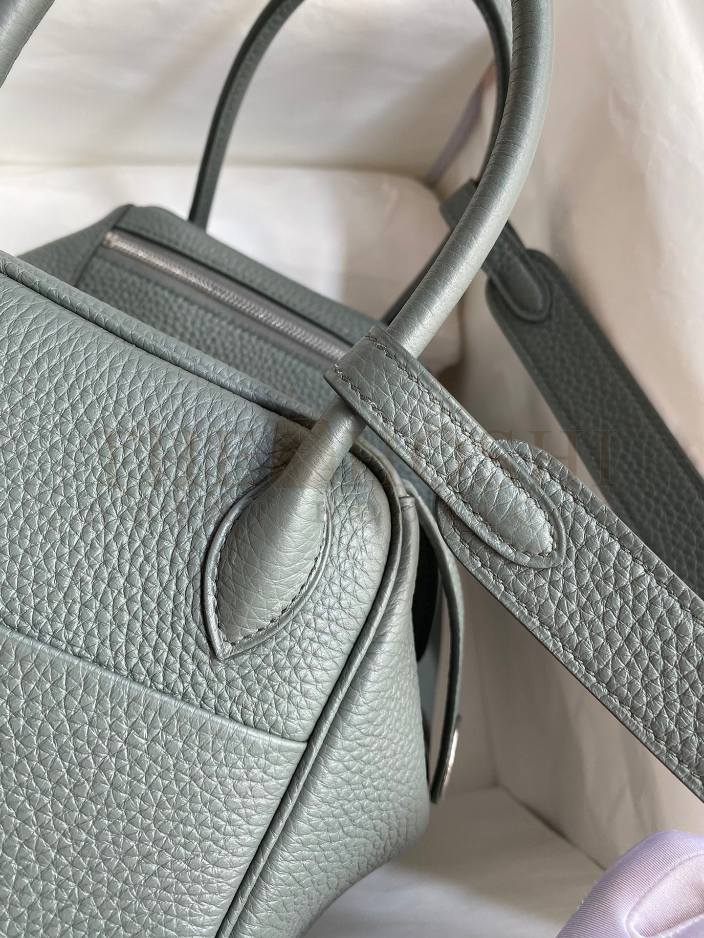 H**me5 Lindy 26 Handmade Bag In Vert Amande Clemence Leather Master Quality