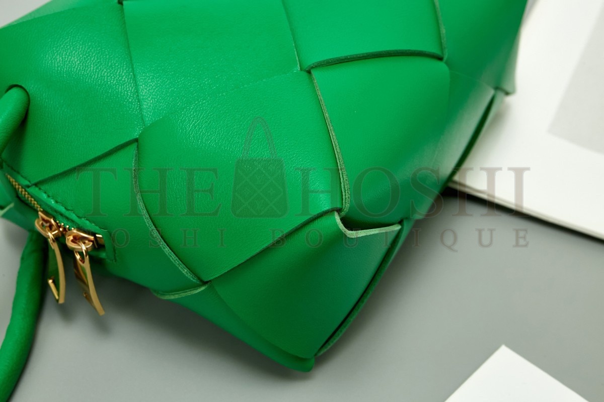 B0tt*ga Ven*ta Mini Cassette Camera Bag In Parakeet Lambskin Master Quality