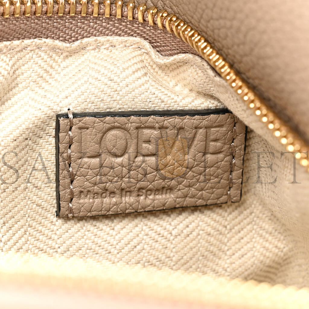 L0ew* GRAINED CALFSKIN SMALL PUZZLE BAG SAND (24*16.5*10.5cm) Master Quality